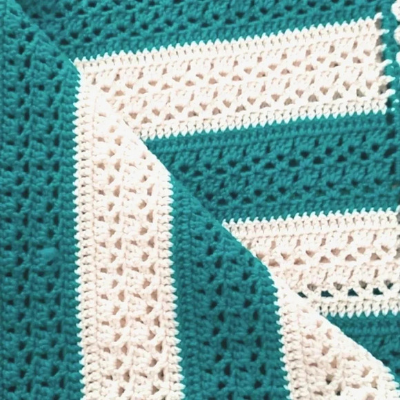 Crochet Afghan 54" X 74" Cottage Green Off White Holiday Farmhouse Christmas - Picture 3 of 6